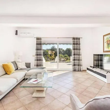 Vila Casa Jardim *